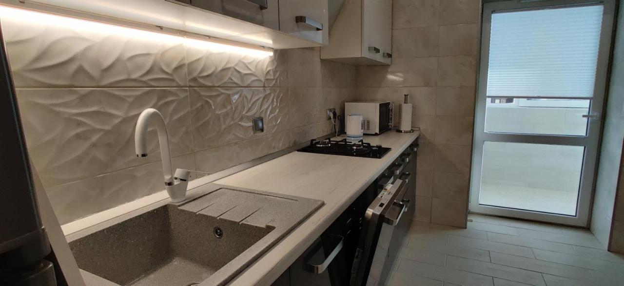Luxury Apartments Atlant Lutsʼk Exteriör bild