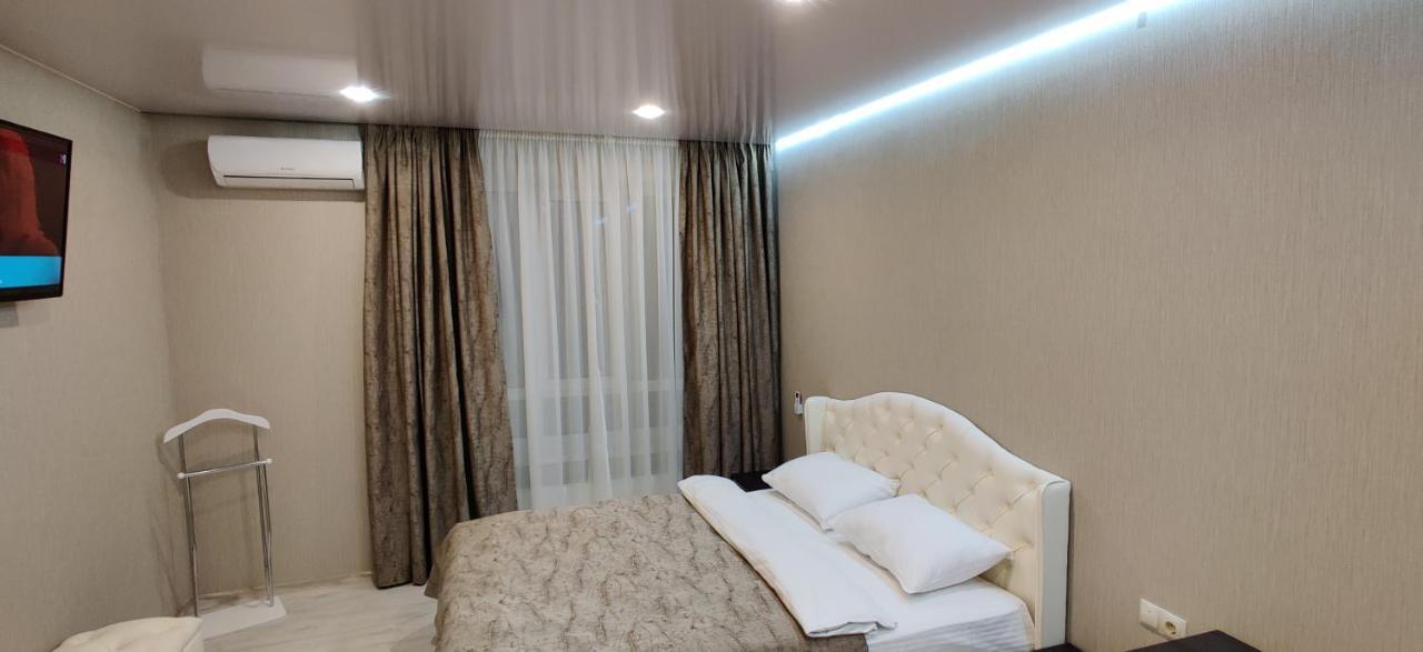 Luxury Apartments Atlant Lutsʼk Exteriör bild