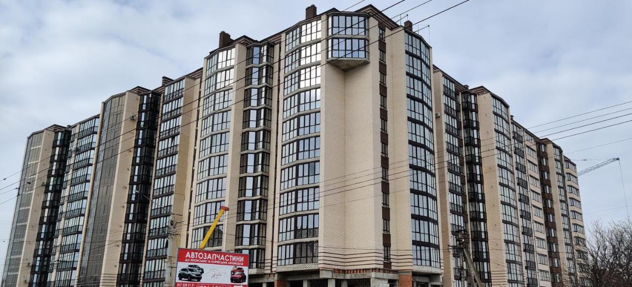 Luxury Apartments Atlant Lutsʼk Exteriör bild